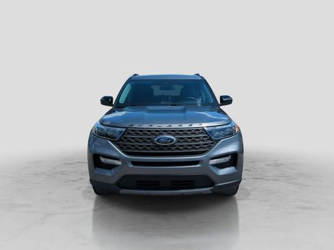 Used 2023 Ford Explorer XLT w/ Equipment Group 202A AWD/4WD image 3