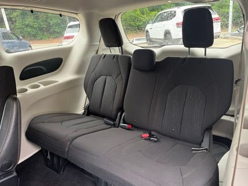 Used 2018 Chrysler Pacifica Touring Plus FWD image 16