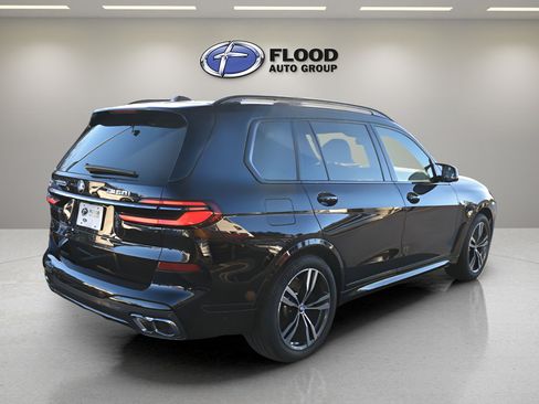 Used 2025 BMW X7 M60i w/ Executive Package image 4
