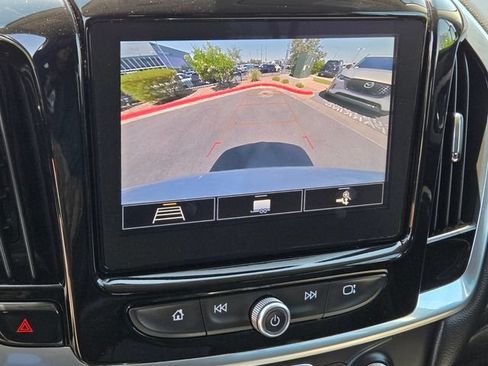 Used 2020 Chevrolet Traverse LT FWD image 19
