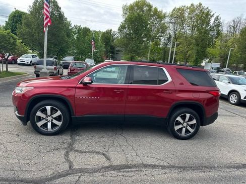Used 2020 Chevrolet Traverse LT w/ LT Premium Package FWD image 2