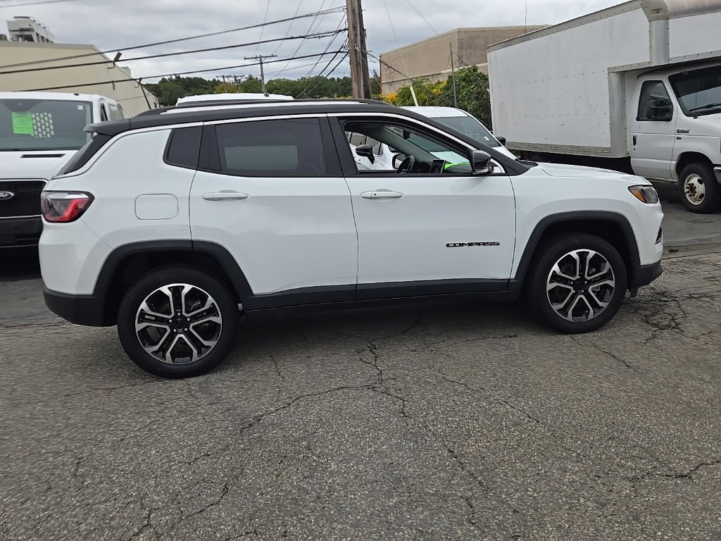Certified 2022 Jeep Compass Limited w/ Sun and Sound Group AWD/4WD image 17