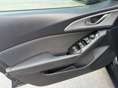 Used 2018 MAZDA MAZDA3 Grand Touring FWD image 13