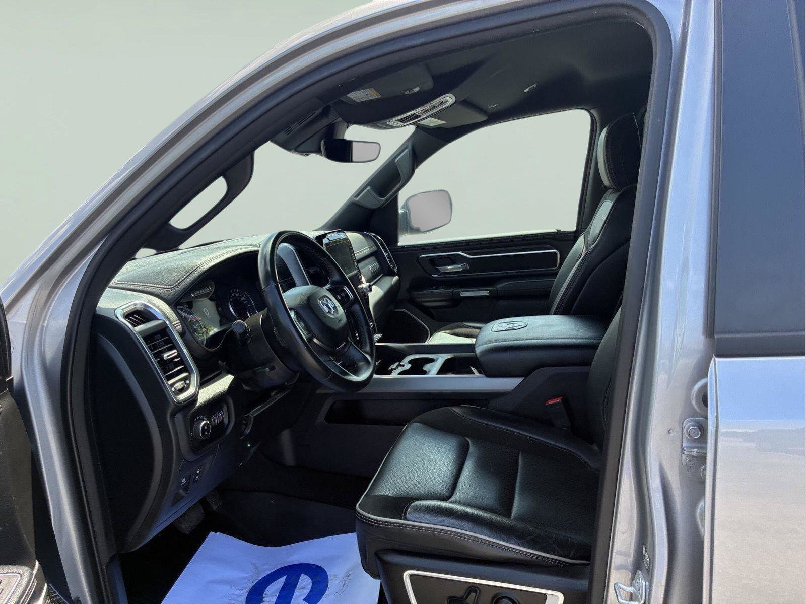 Used 2024 RAM 1500 Laramie AWD/4WD image 15