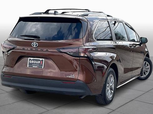 Used 2024 Toyota Sienna LE image 13