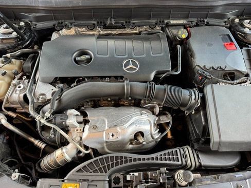 Used 2022 Mercedes-Benz GLB 250 4MATIC w/ Premium Package Lite image 4