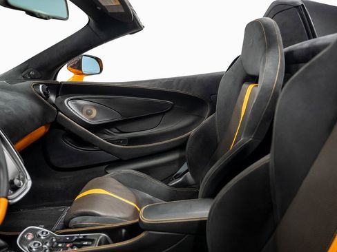 Used 2018 McLaren 570S Spider image 51
