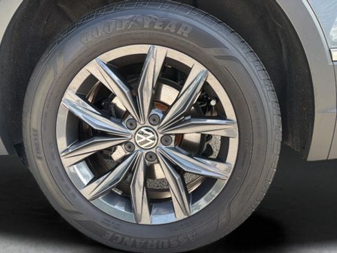 Used 2024 Volkswagen Tiguan SE AWD/4WD image 42