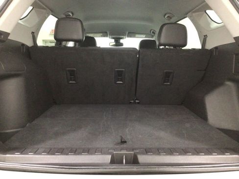 Used 2024 GMC Terrain SLT image 27