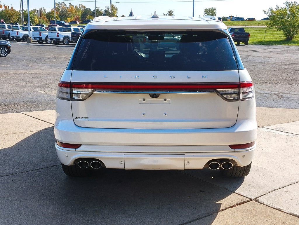 Used 2021 Lincoln Aviator Reserve AWD/4WD image 6
