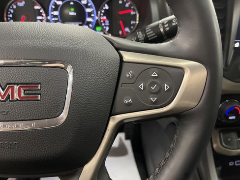 Used 2023 GMC Acadia Denali image 20