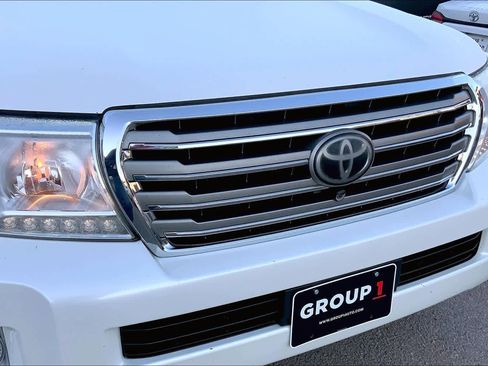 Used 2015 Toyota Land Cruiser image 30