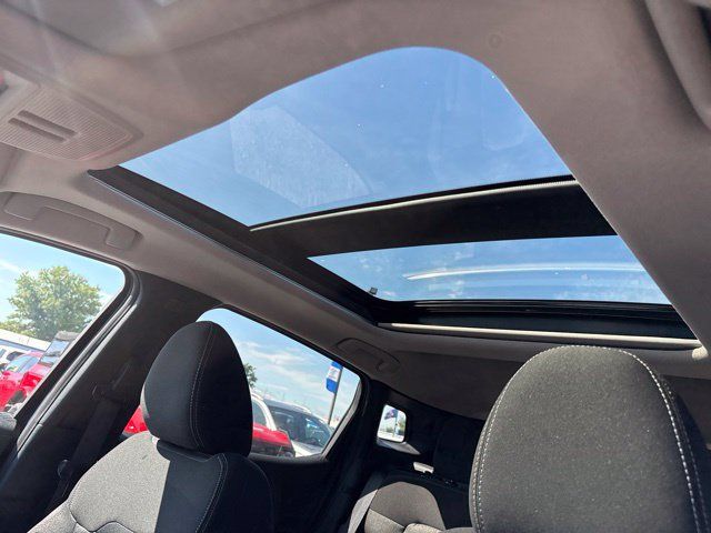 Used 2025 Nissan Kicks SV w/ SV Premium Package AWD/4WD image 7