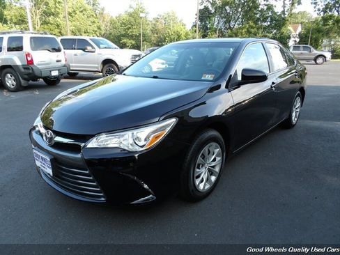 Used 2017 Toyota Camry LE FWD image 1