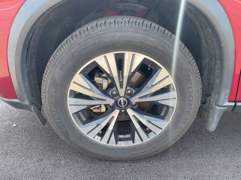Used 2023 Nissan Rogue SV FWD image 8