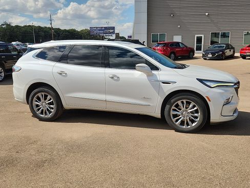 Used 2023 Buick Enclave Avenir w/ Avenir Technology Package image 5