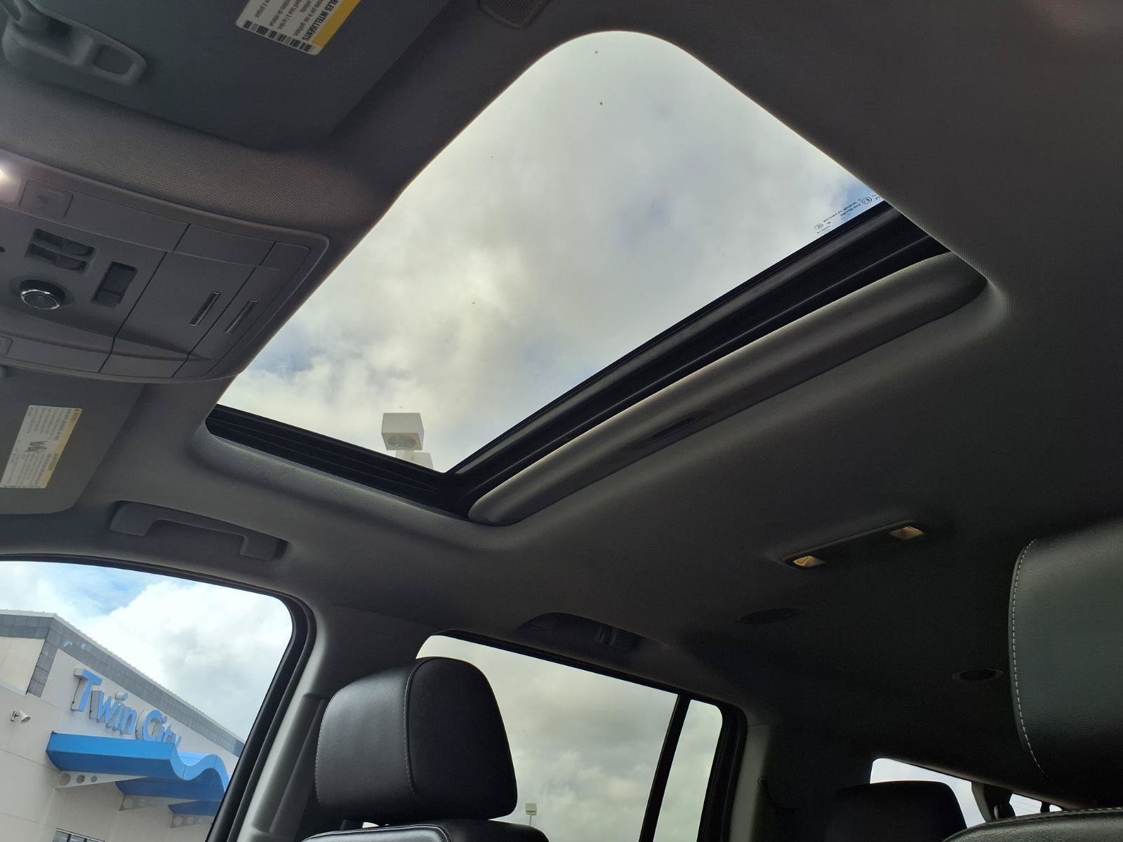 Used 2018 Chevrolet Suburban LT AWD/4WD image 19