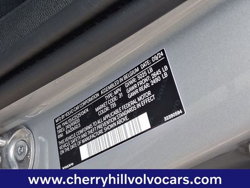 Certified 2025 Volvo XC40 B5 Plus image 28