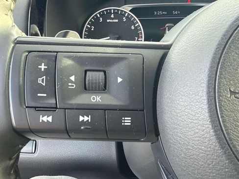 Used 2024 Nissan Pathfinder SV w/ SV Premium Package image 23