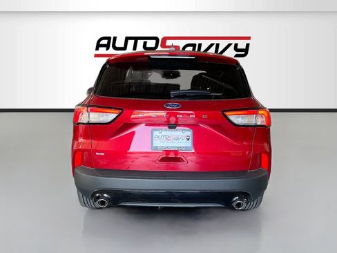 Used 2022 Ford Escape SE w/ SE Sport Appearance Package image 6