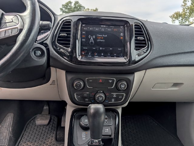 Used 2018 Jeep Compass Limited w/ Navigation Group AWD/4WD image 16