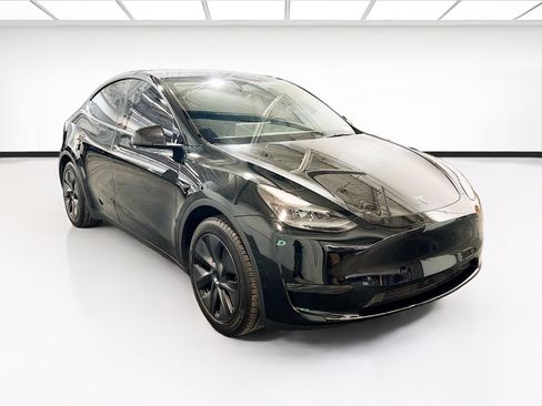Used 2024 Tesla Model Y Long Range RWD image 3