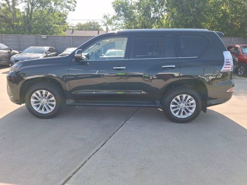 Used 2022 Lexus GX 460 Premium w/ Premium Package AWD/4WD image 3