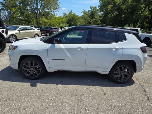 Used 2024 Jeep Compass Limited w/ High Altitude Package AWD/4WD image 3