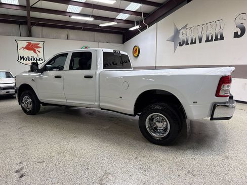 Used 2024 RAM 3500 Tradesman w/ Chrome Appearance Group AWD/4WD image 4