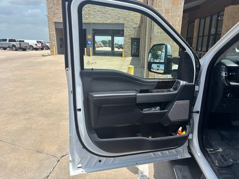 Used 2024 Ford F350 Lariat w/ Lariat Ultimate Package AWD/4WD image 8