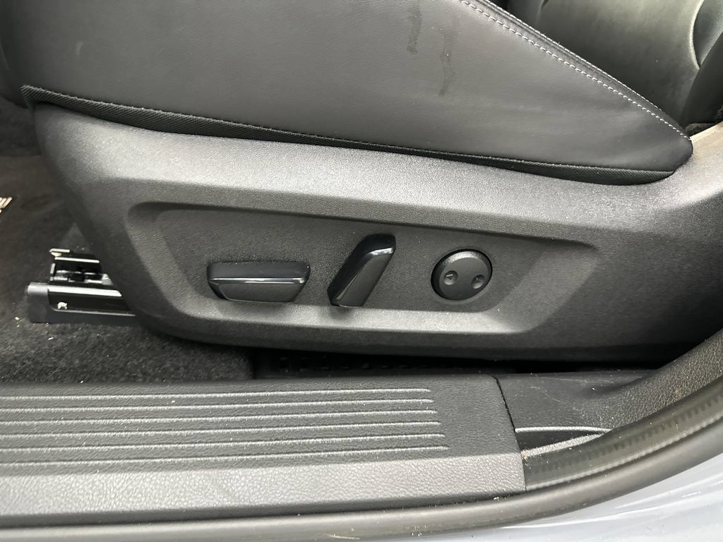 Used 2023 Nissan Rogue SV w/ SV Premium B Package FWD image 10