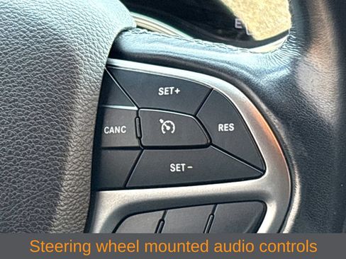 Used 2021 Jeep Grand Cherokee Overland AWD/4WD image 12