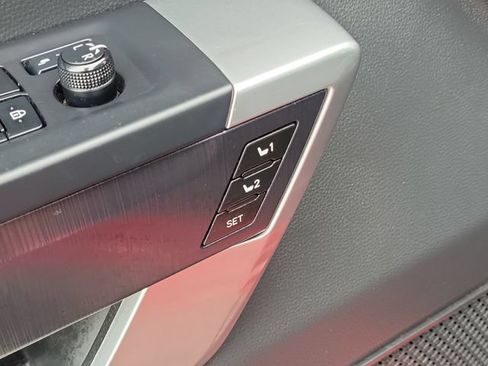 Used 2025 Toyota Tundra Platinum AWD/4WD image 17