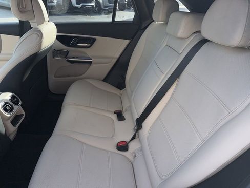 Used 2024 Mercedes-Benz GLC 300 4MATIC image 3