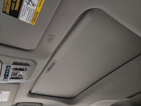 Used 2021 Toyota Highlander Limited image 46