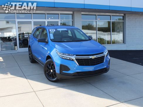Certified 2024 Chevrolet Equinox LS w/ Driver Confidence II Package image 2
