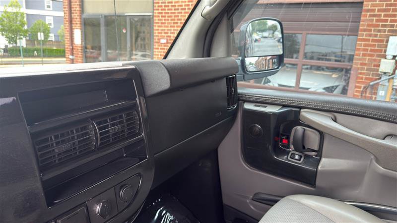 Used 2015 Chevrolet Express 2500 Extended RWD image 38