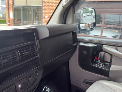 Used 2015 Chevrolet Express 2500 Extended RWD image 38