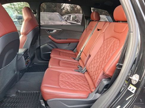 Used 2023 Audi SQ7 Prestige w/ Sport Package image 7