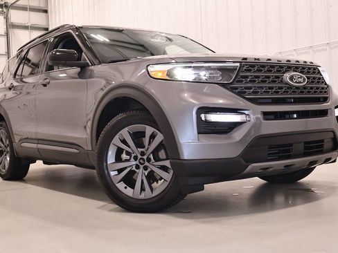 Certified 2022 Ford Explorer XLT w/ Equipment Group 202A AWD/4WD image 43
