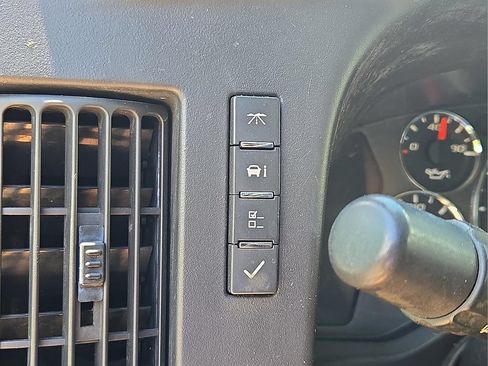 Used 2012 Chevrolet Express 1500 RWD image 25