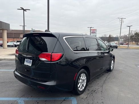 Used 2023 Chrysler Voyager LX image 3