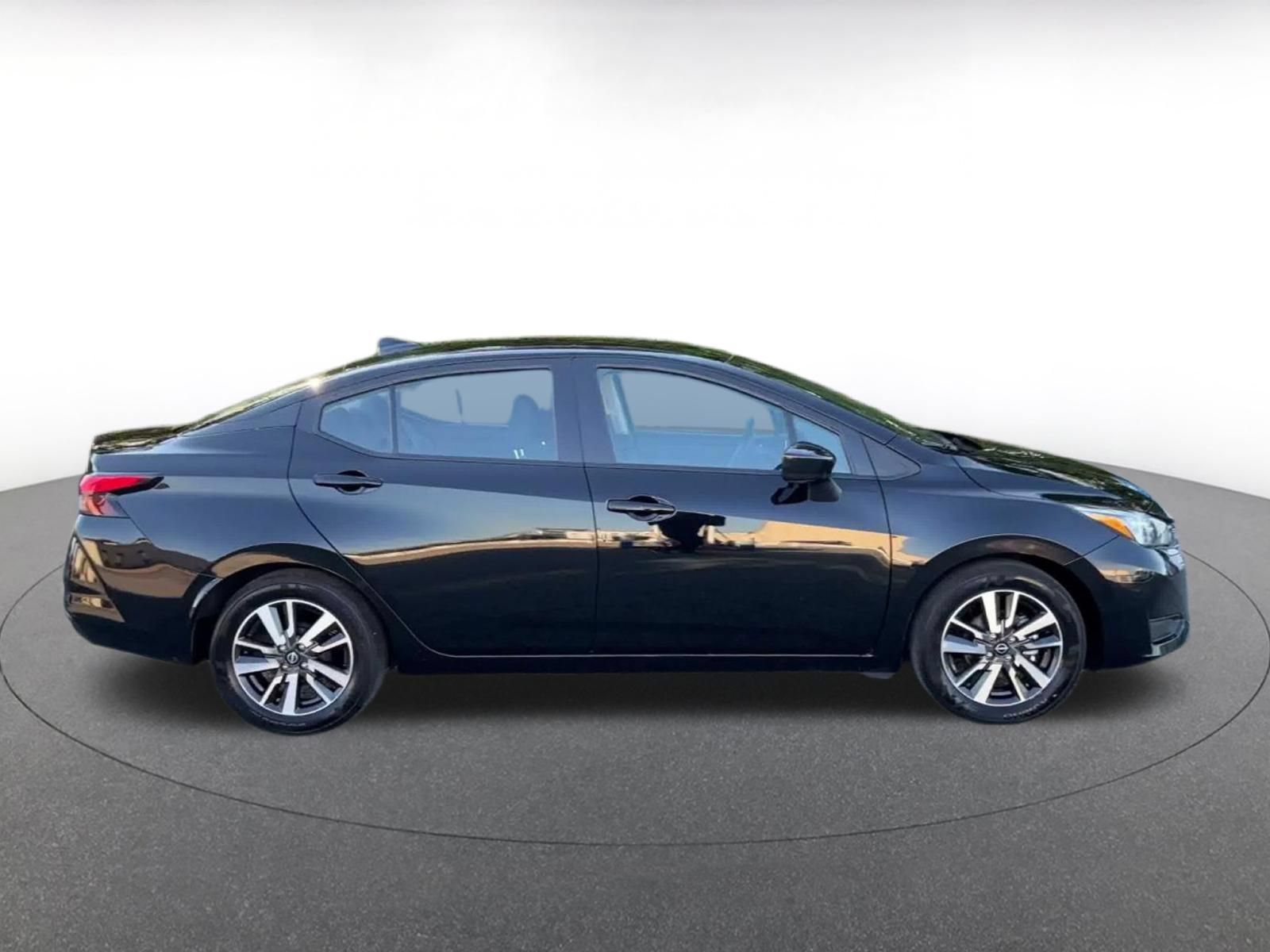 Used 2025 Nissan Versa SV FWD image 15