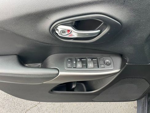 Used 2020 Jeep Cherokee Latitude Plus image 14