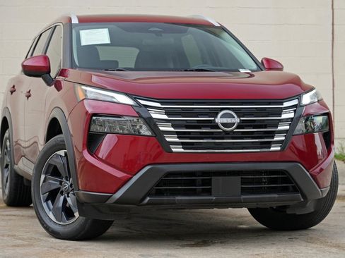 Used 2024 Nissan Rogue SV w/ SV Premium Package FWD image 2