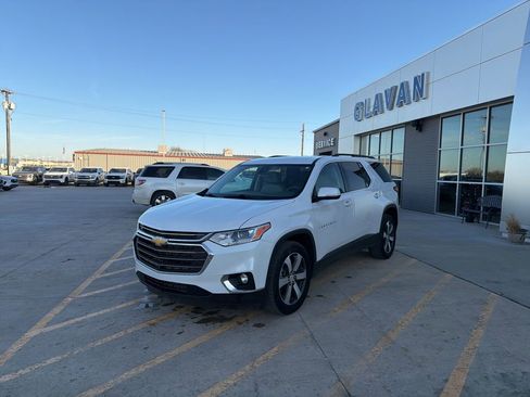 Used 2020 Chevrolet Traverse LT w/ LT Premium Package image 3