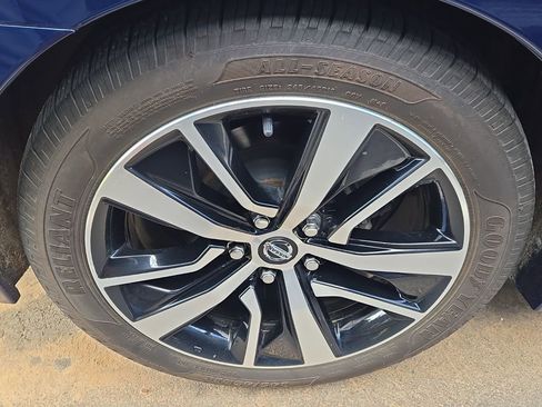 Used 2021 Nissan Maxima 3.5 SV w/ Floor Mat Group FWD image 5