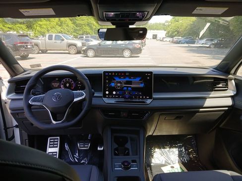 New 2026 Volkswagen Tiguan SE R-Line AWD/4WD image 12