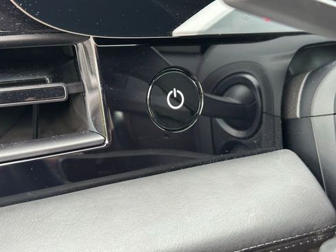 Used 2024 Porsche Taycan image 32