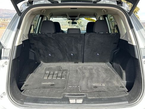 Used 2025 Nissan Rogue SV image 5